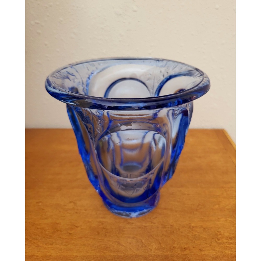 L.E. Smith Pressed Glass Cobalt Blue Etched Raised Floral Design‎ 3D Footed Vase
